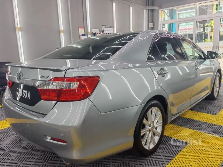 2015 Toyota Camry V Sedan