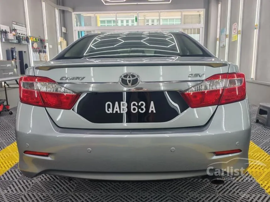2015 Toyota Camry V Sedan