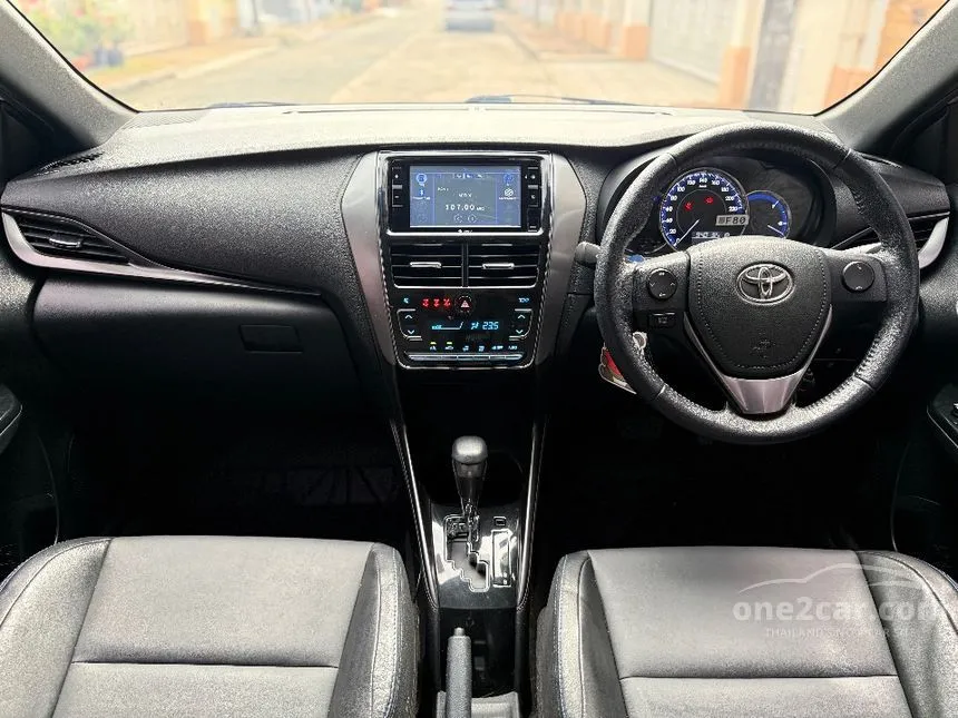 2021 Toyota YARIS Sport Hatchback