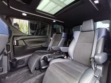 Toyota Vellfire 2.5 Z Golden Eyes,Sunroof, Precrash,