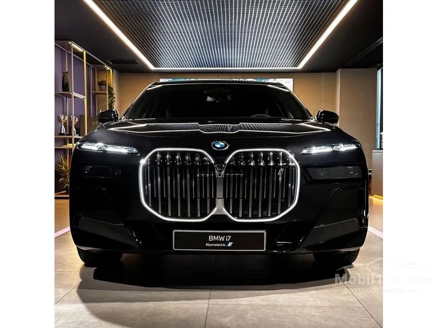 Jual Mobil BMW i7 2024 xDrive60 Gran Lusso di DKI Jakarta Automatic Sedan Hitam Rp 3.330.000.000