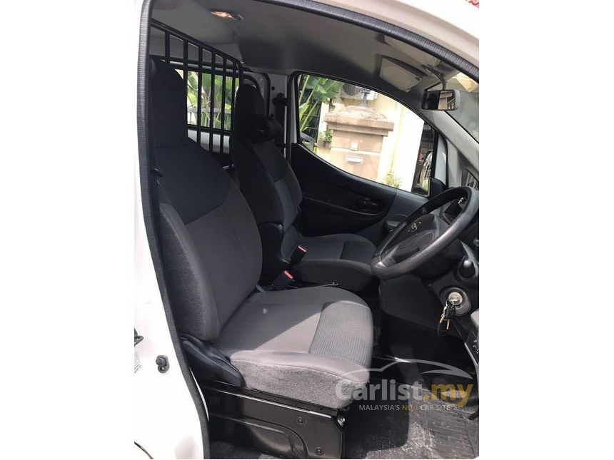 Nissan NV200 2014 Panel 1.6 in Johor Manual Van White for 