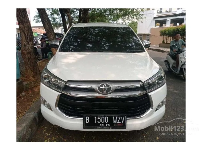 Jual Mobil Toyota Kijang Innova 2020 V 2.4 di Jawa Barat Automatic MPV Putih Rp 383.000.000