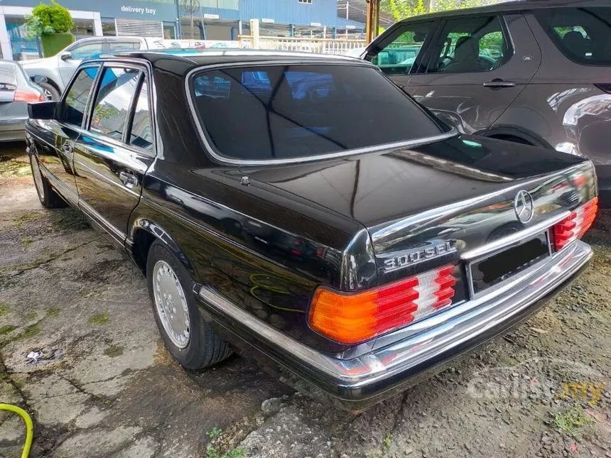1990 Mercedes-Benz 300SEL Sedan