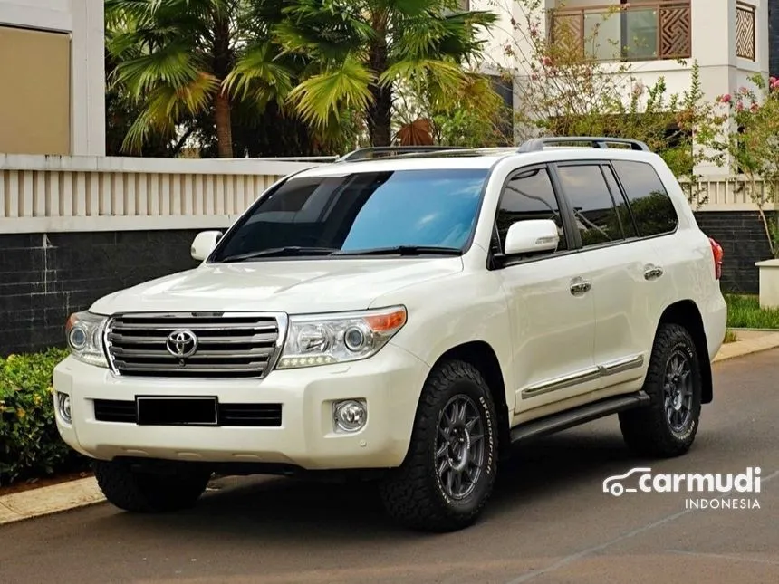 Jual Mobil Toyota Land Cruiser 2013 200 Full spec 4.5 di Jawa Barat Automatic SUV Putih Rp 1.300.000.000