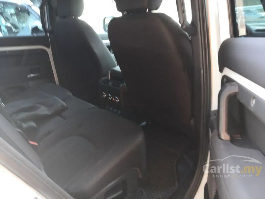2023 Land Rover Defender 110 P300 SE SUV