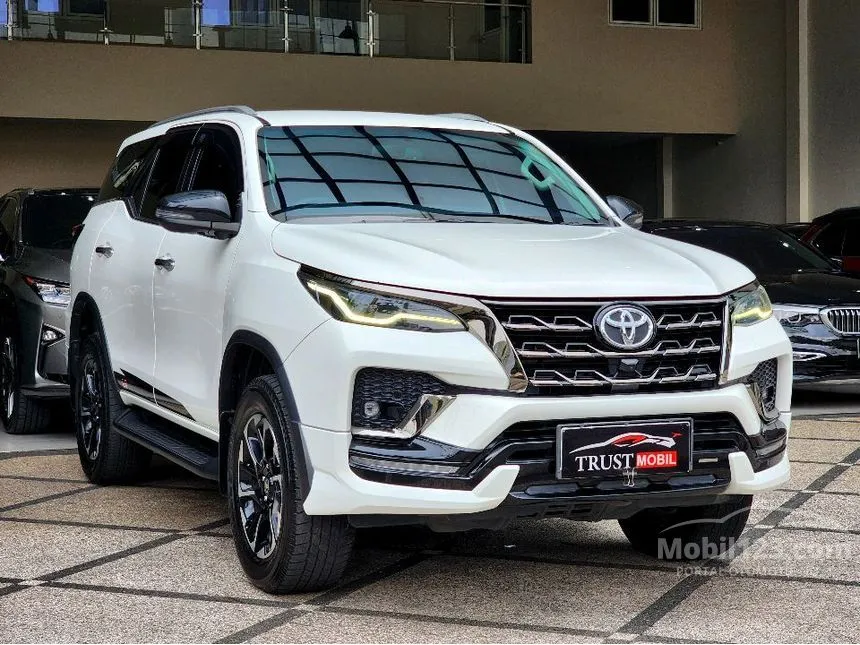 Jual Mobil Toyota Fortuner 2022 GR Sport 4X2 2.8 di Jawa Timur Automatic SUV Putih Rp 535.000.000