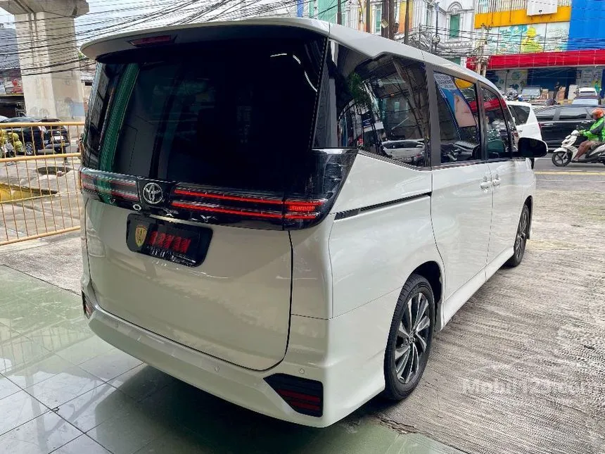 2022 Toyota Voxy (Premium Color) MPV
