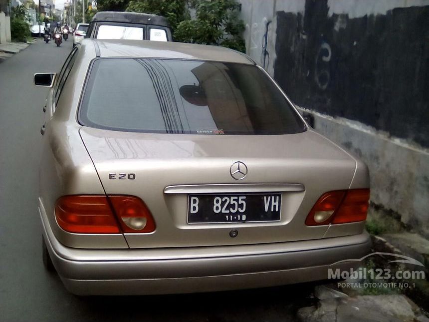 1993 Mercedes-Benz 230E W124 L4 2.3 Manual Sedan
