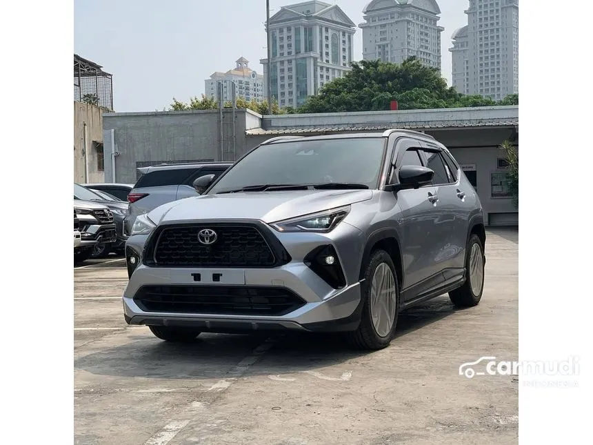 2025 Toyota Yaris Cross S HV SUV
