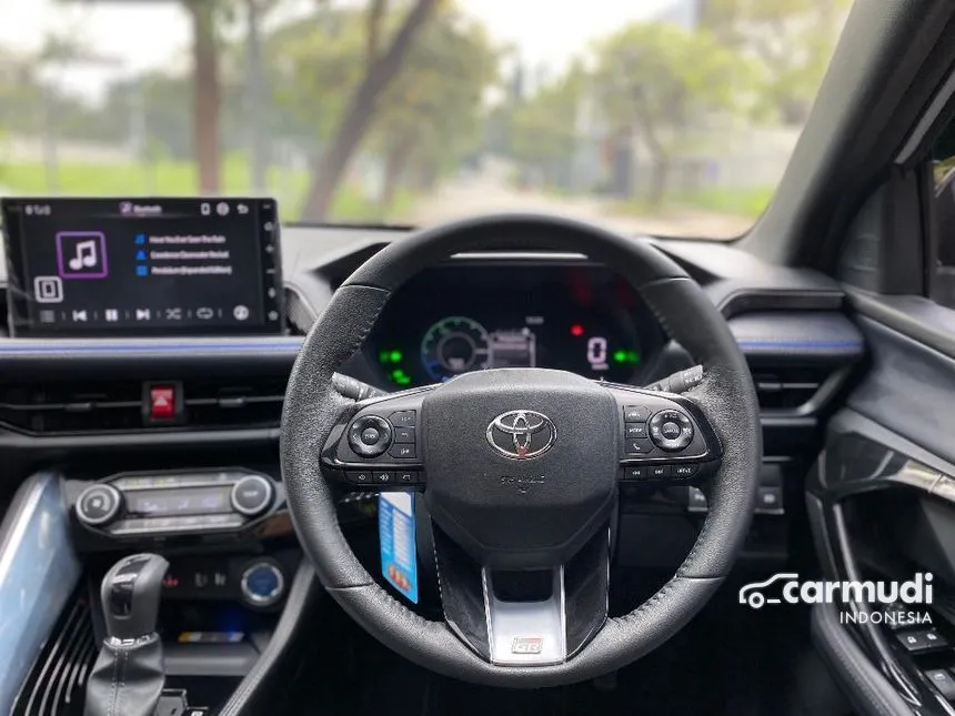 2023 Toyota Yaris Cross S HV SUV