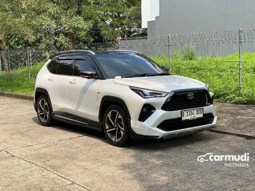 2023 Toyota Yaris Cross S HV SUV