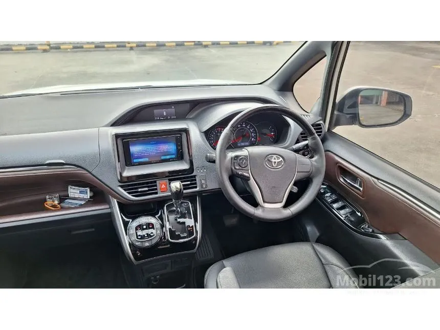 2018 Toyota Voxy MPV