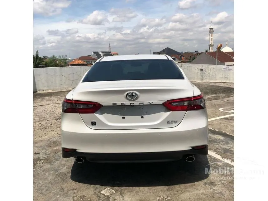 2022 Toyota Camry V Sedan