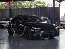 2021 Lexus IS 300 2.0 Mode Black Editions Red interior