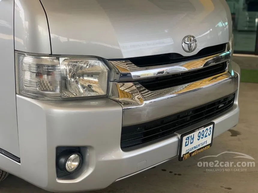 2017 Toyota Hiace D4D Van