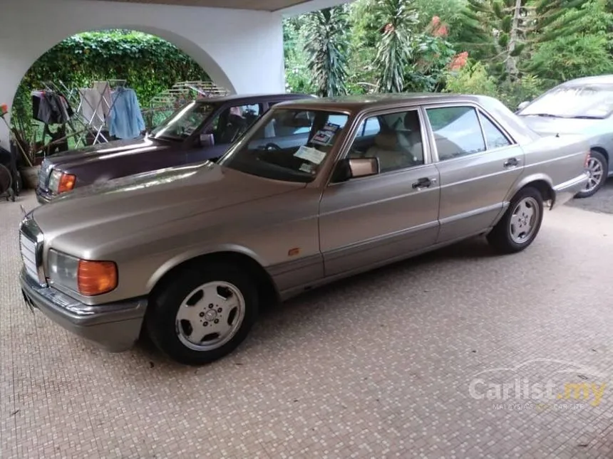 1988 Mercedes-Benz 300SE Sedan