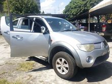 Mitsubishi Triton 2.5 4 WHEEL 4WD Double Cap Green Diesel Engine