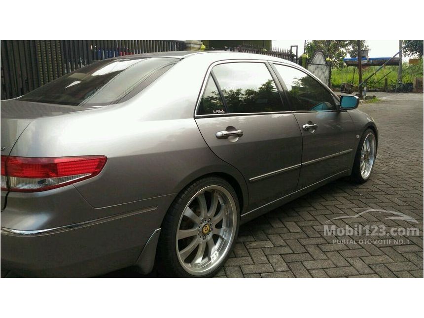 Jual Mobil  Honda  Accord  2004 VTi L 2 4 di Jawa Timur 