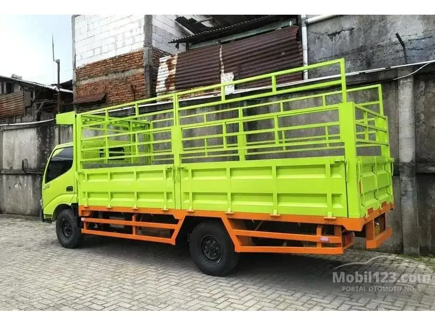 2021 Hino Dutro 110 SD Trucks