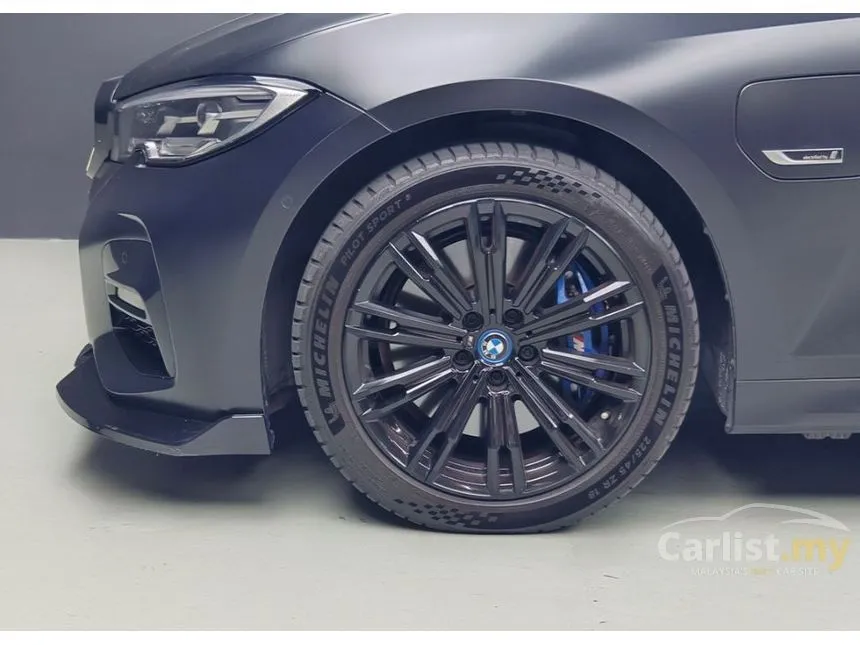 2022 BMW 330e M Sport Sedan