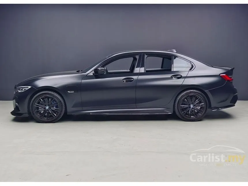 2022 BMW 330e M Sport Sedan
