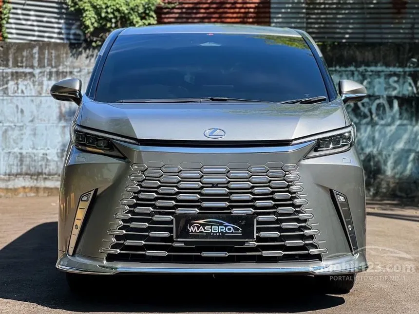 2024 Lexus LM 350h 7 Seater MPV