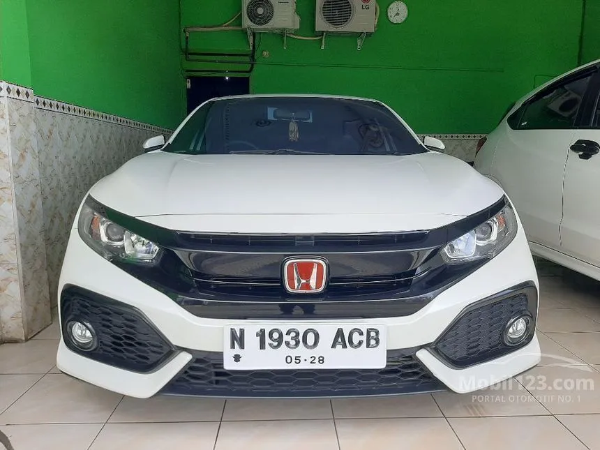 Jual Mobil Honda Civic 2017 E 1.5 di Jawa Timur Automatic Hatchback Putih Rp 367.000.000