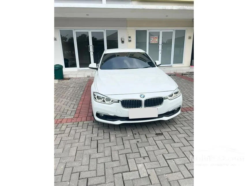 2018 BMW 320i Luxury Sedan