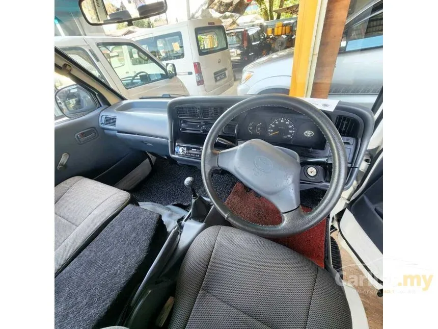 2005 Toyota Hiace Van