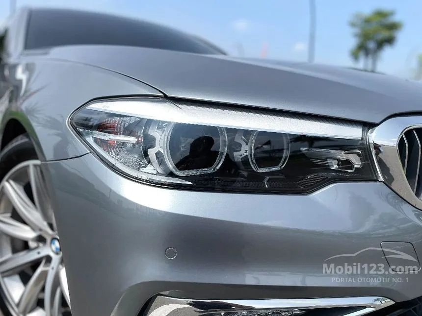 2018 BMW 520i Luxury Sedan
