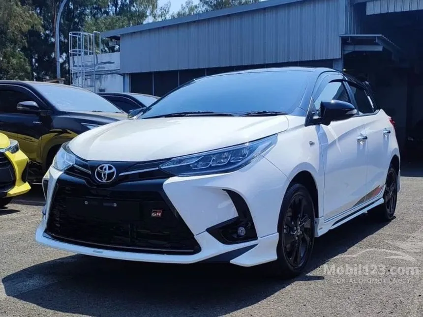 Jual Mobil Toyota Yaris 2024 S GR Sport 1.5 di Kalimantan Timur Automatic Hatchback Putih Rp 290.000.000