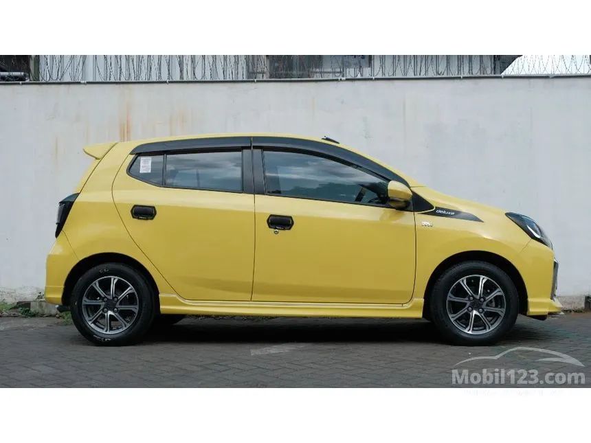 2020 Daihatsu Ayla R Deluxe Hatchback
