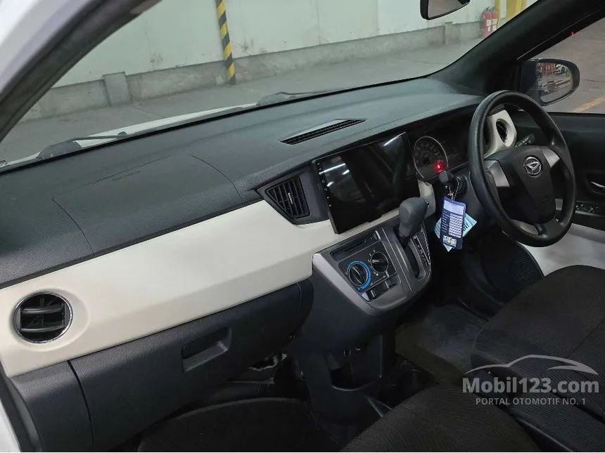 2018 Daihatsu Sigra R Deluxe MPV