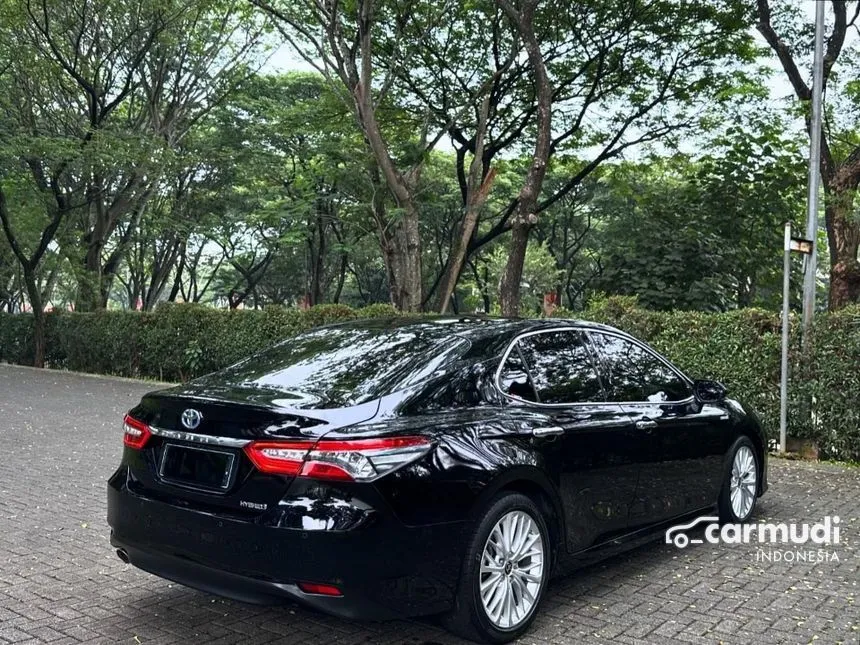 2019 Toyota Camry Hybrid Sedan