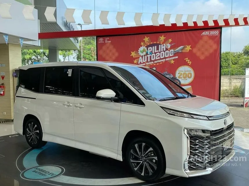 Jual Mobil Toyota Voxy 2024 2.0 di Jawa Timur Automatic Van Wagon Putih Rp 590.000.000