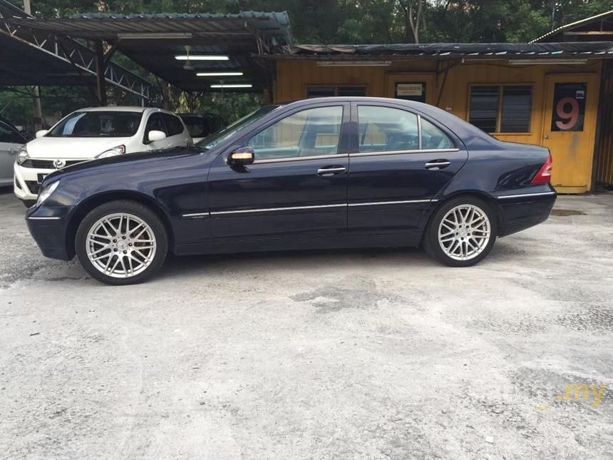 Mercedes-Benz C200K 2003 2.0 in Kuala Lumpur Automatic 