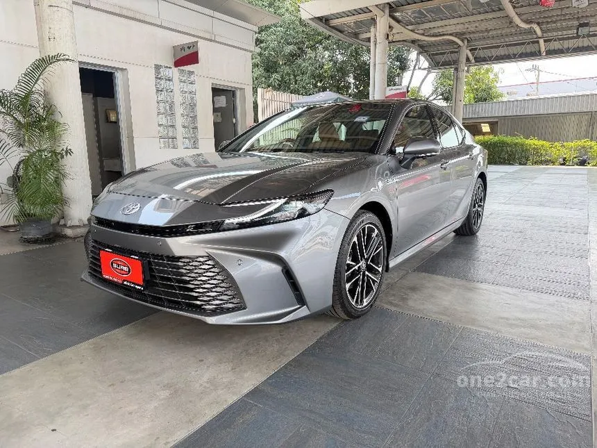 2025 Toyota CAMRY HEV Premium Luxury Sedan