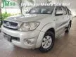 Used 2010 Toyota Hilux 2.5 Double cab Pickup Truck (A)