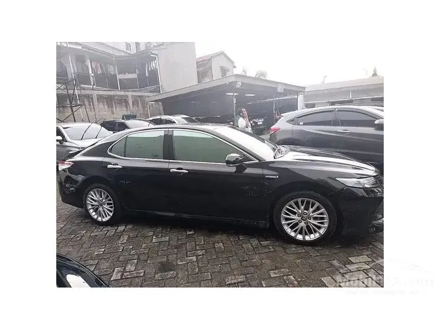 2021 Toyota Camry Hybrid Sedan