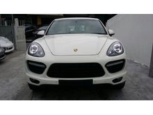 2012 Porsche Cayenne 4.8 Turbo SUV Unregister * No Gst * Airmatic * Burmester * Akrapovic Exhaust * Sport Chrono * Facelfit Lamp * 2 tone Interior