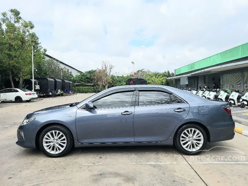 2016 Toyota Camry Hybrid Sedan