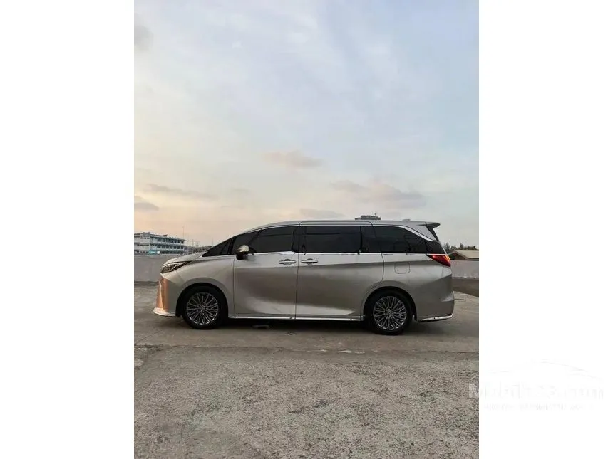 2025 Lexus LM 350h 7 Seater MPV