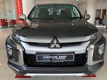 2020 Mitsubishi Triton 2.4 VGT Premium Pickup Truck AUTO 4X4 BIG DISCOUNT