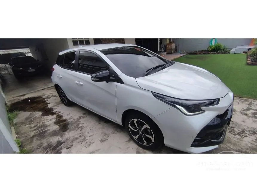 2023 Toyota YARIS Premium Hatchback