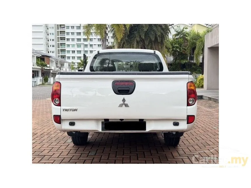 2012 Mitsubishi Triton Lite Dual Cab Turbo 4X2 Pickup