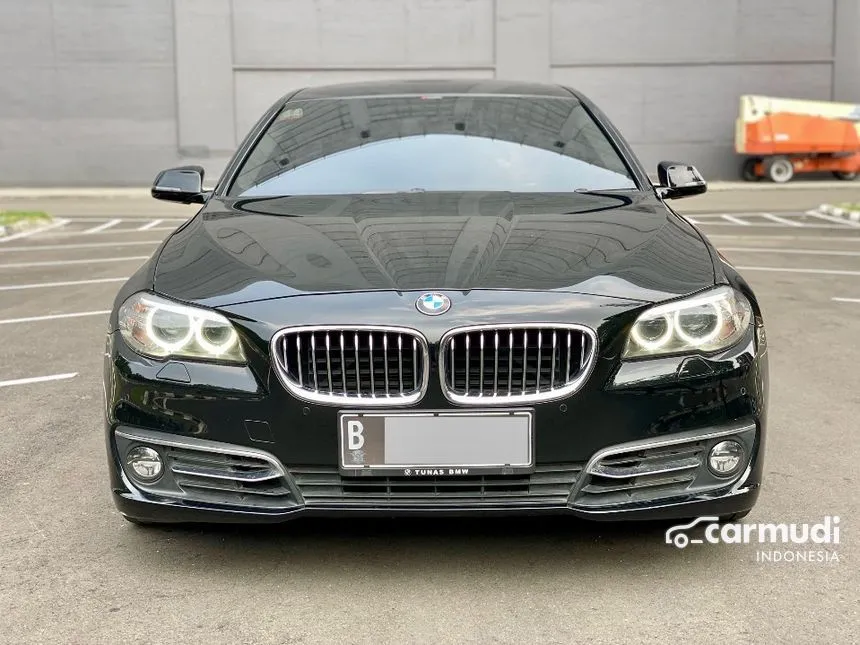 2016 BMW 520i Luxury Sedan