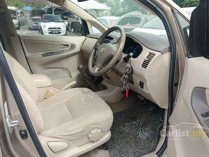 2005 Toyota Innova E MPV