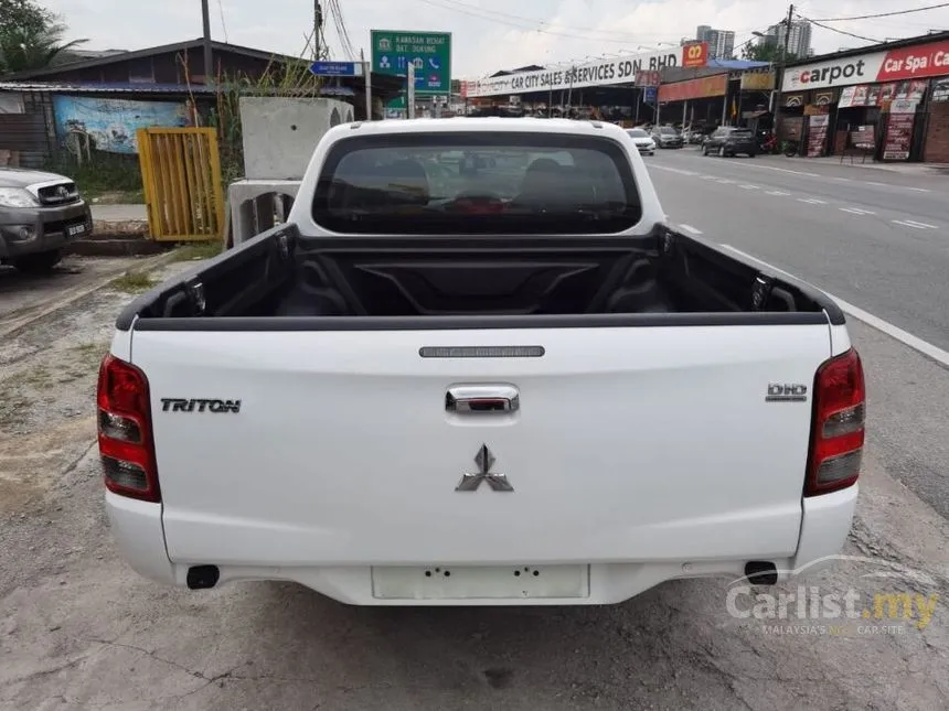 2015 Mitsubishi Triton Quest Dual Cab Pickup Truck