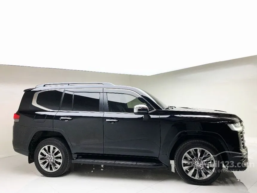 2024 Toyota Land Cruiser 300 VX-R SUV
